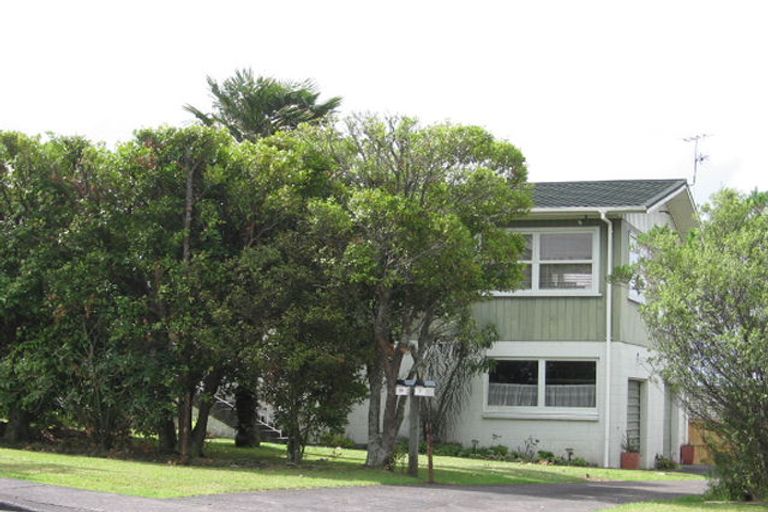 Photo of property in 2 Colwill Road, Massey, Auckland, 0614