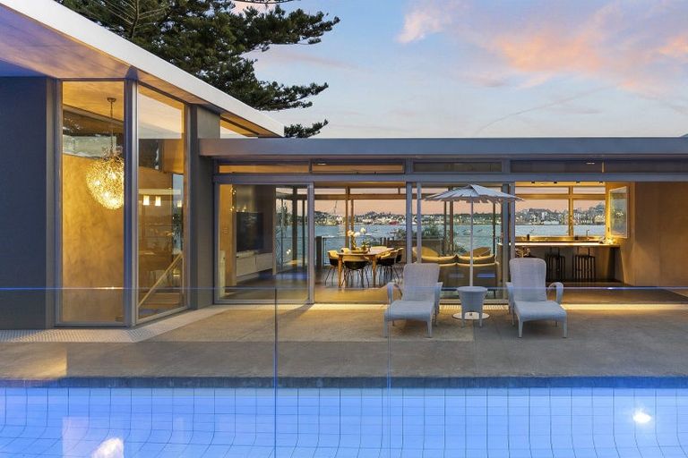 Photo of property in 9 Stanley Point Road, Stanley Point, Auckland, 0624