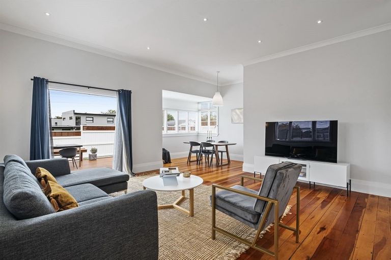 Photo of property in 1/20 Corrella Road, Belmont, Auckland, 0622