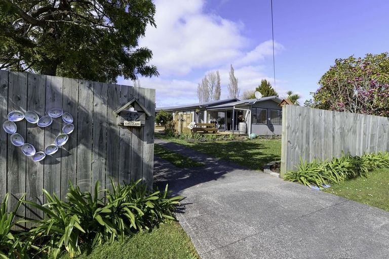 Photo of property in 32 Willow Avenue, Hannahs Bay, Rotorua, 3010