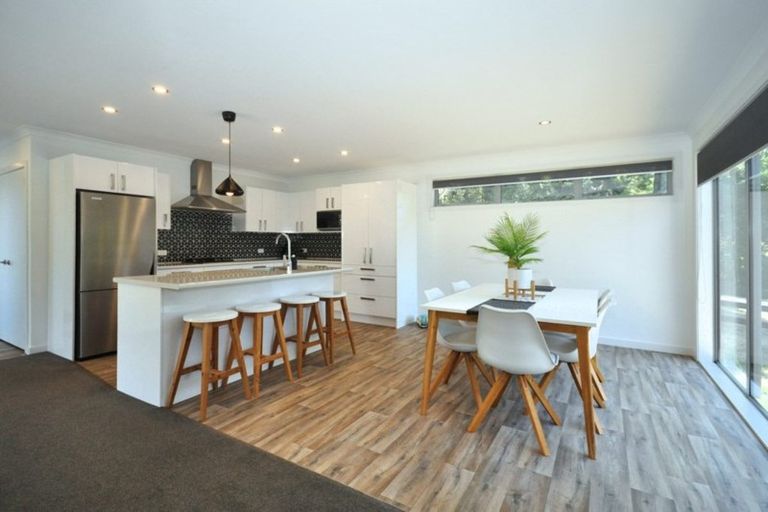 Photo of property in 5a Hobbs Road, Matakatia, Whangaparaoa, 0930