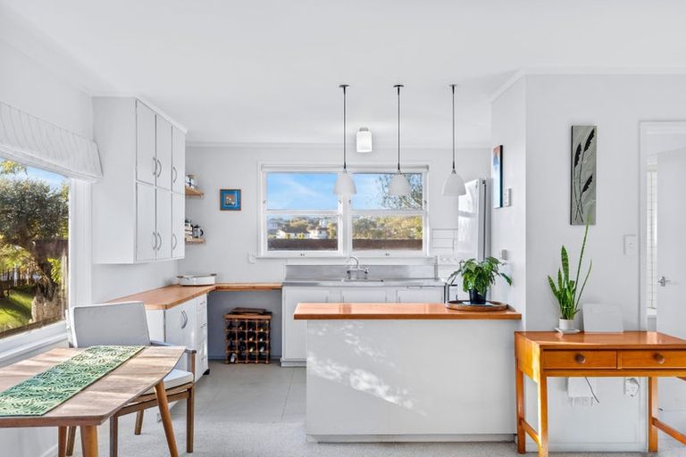 Photo of property in 2/84 Glenvar Road, Torbay, Auckland, 0630