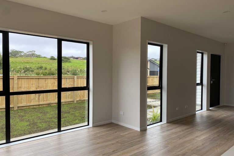 Photo of property in 28 Holcroft Street, Papakura, 2110