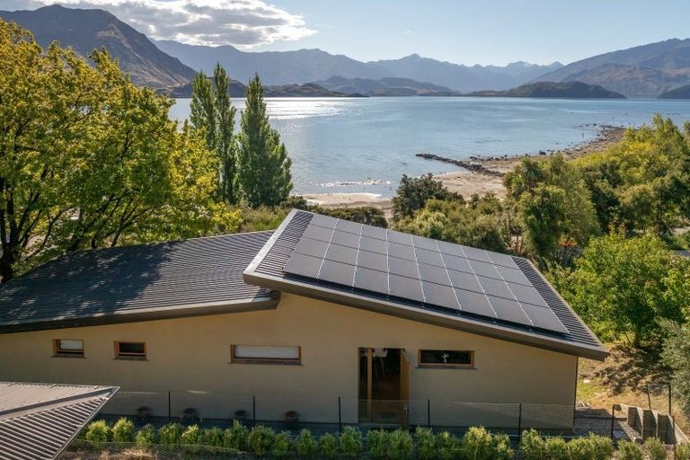 Photo of property in 337 Beacon Point Road, Wanaka, 9305