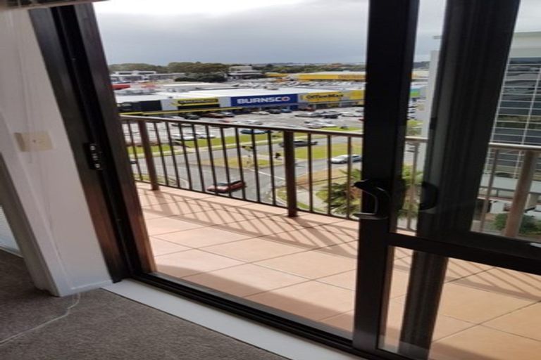 Photo of property in The Rennaissance, 5j/18 Ronwood Avenue, Manukau, Auckland, 2104