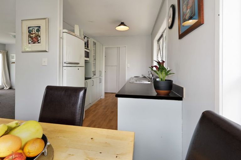 Photo of property in 13 Easter Parade, Glen Eden, Auckland, 0602