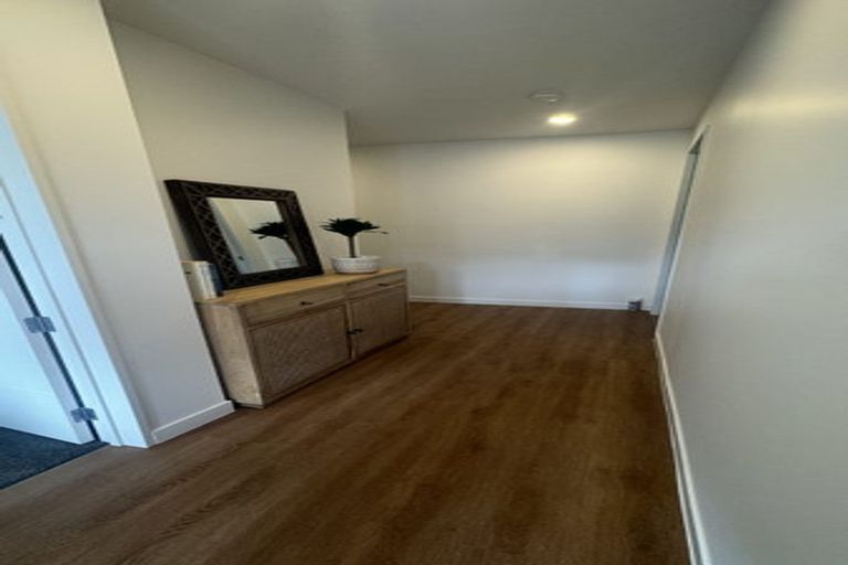 Photo of property in 10 Monstedt Terrace, Windsor Park, Auckland, 0632