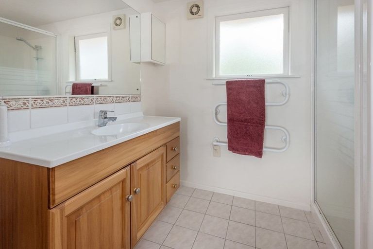 Photo of property in 4 Clematis Avenue, Murrays Bay, Auckland, 0630