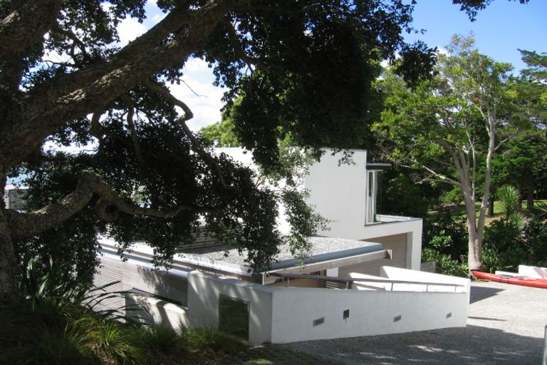 Photo of property in 94 Stanley Point Road, Stanley Point, Auckland, 0624