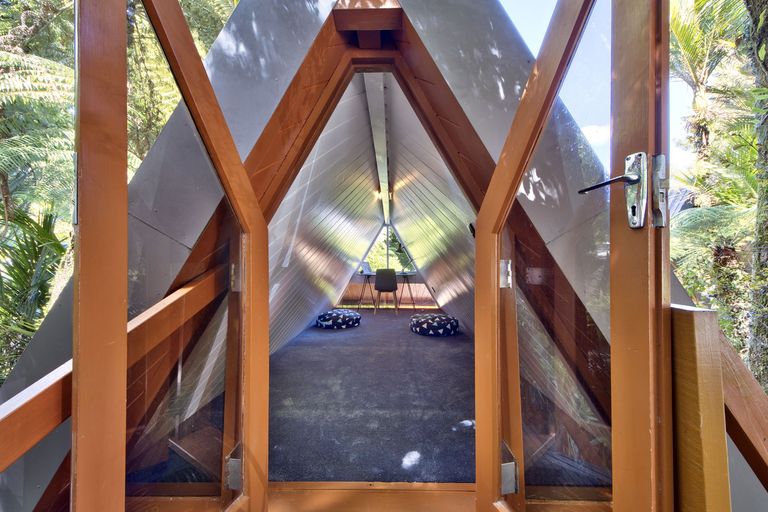 Photo of property in 12 Taraire Road, Titirangi, Auckland, 0604