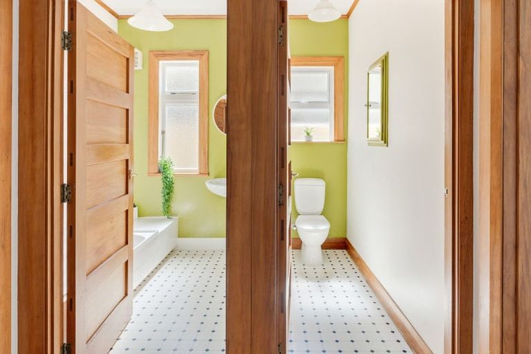 Photo of property in 25 Glen Almond Street, New Plymouth, 4310