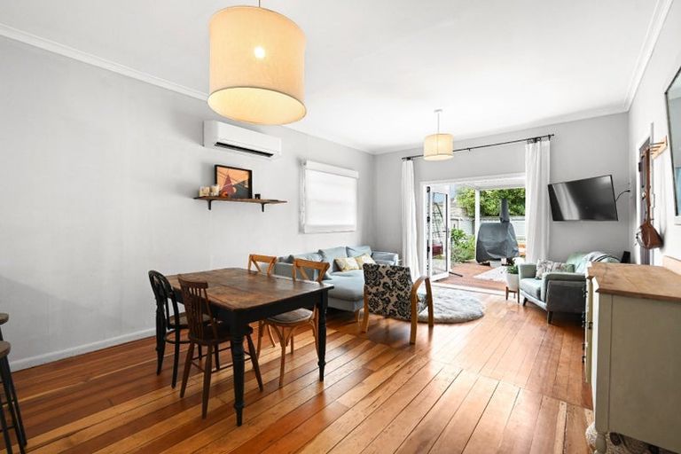 Photo of property in 35 Oxford Street, Fairfield, Hamilton, 3214