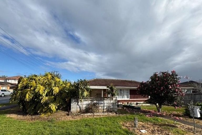 Photo of property in 2 Wells Road, Bucklands Beach, Auckland, 2012