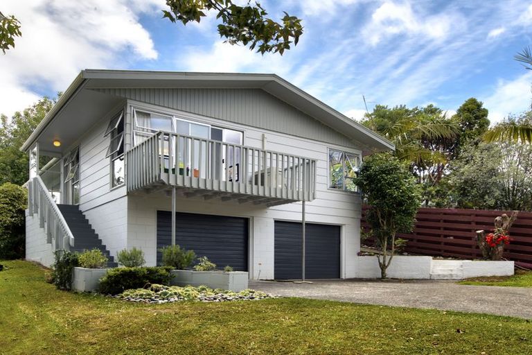 Photo of property in 13 Easter Parade, Glen Eden, Auckland, 0602