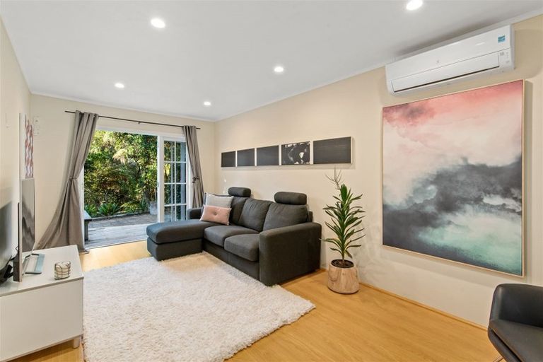 Photo of property in 24 Chatham Avenue, Paremoremo, Auckland, 0632