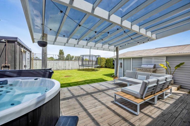 Photo of property in 9 Omata Road, Westown, New Plymouth, 4310