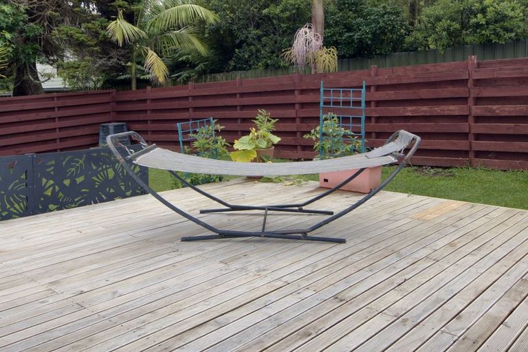 Photo of property in 13 Easter Parade, Glen Eden, Auckland, 0602