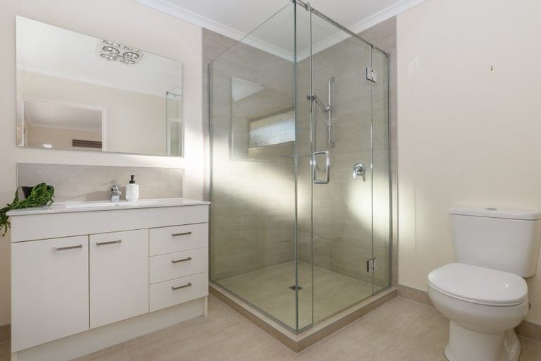 Photo of property in 19 Inglewood Place, Bethlehem, Tauranga, 3110