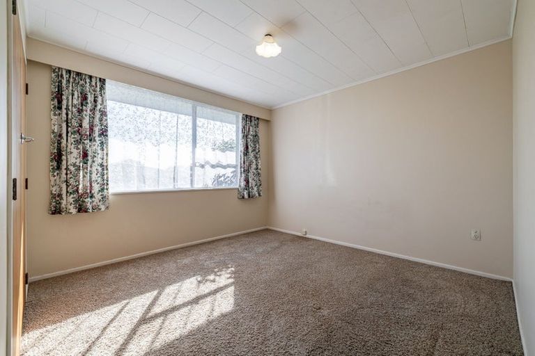 Photo of property in 26 Westmere Place, Takaro, Palmerston North, 4412