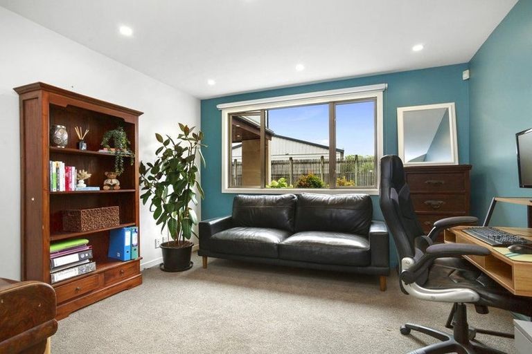 Photo of property in 96b Nicholson Road, Khandallah, Wellington, 6035