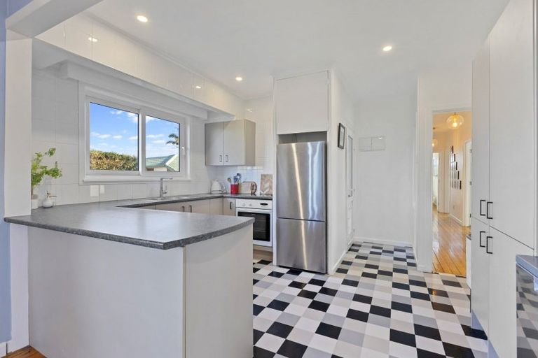 Photo of property in 2/97 Crawford Avenue, Mangere Bridge, Auckland, 2022