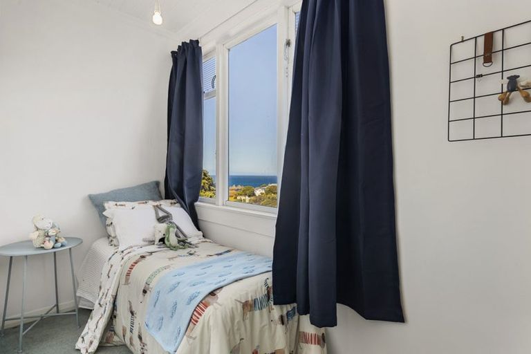 Photo of property in 15 Oku Street, Island Bay, Wellington, 6023