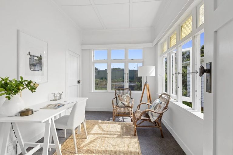 Photo of property in 72 Barrett Street, Westown, New Plymouth, 4310