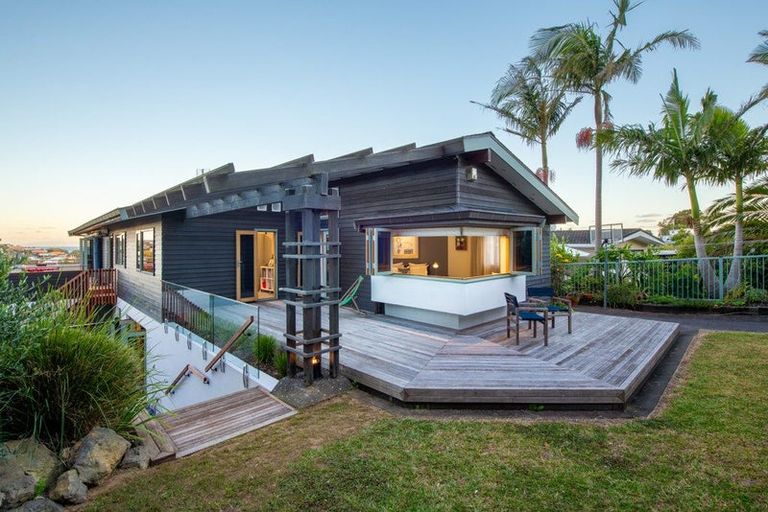 Photo of property in 43 Aotearoa Terrace, Murrays Bay, Auckland, 0630
