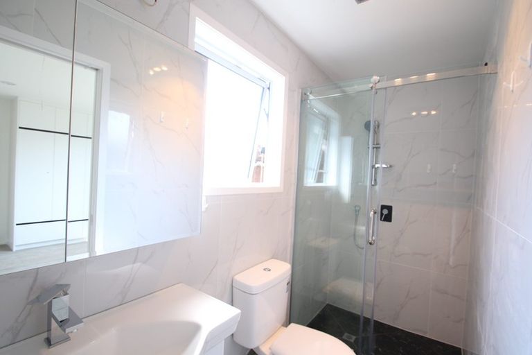 Photo of property in 10 Kereru Street, Henderson, Auckland, 0612