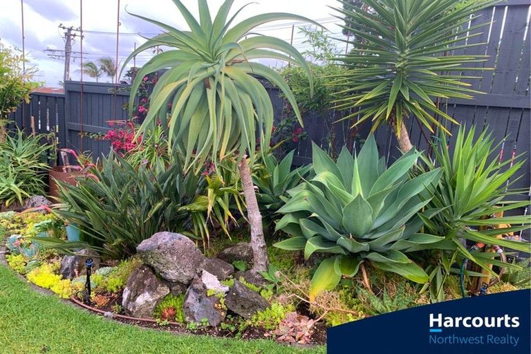 Photo of property in 148 Luckens Road, West Harbour, Auckland, 0618