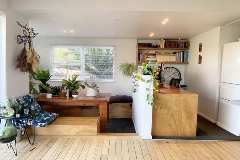 Photo of property in 9 Blue Way, Glendene, Auckland, 0602