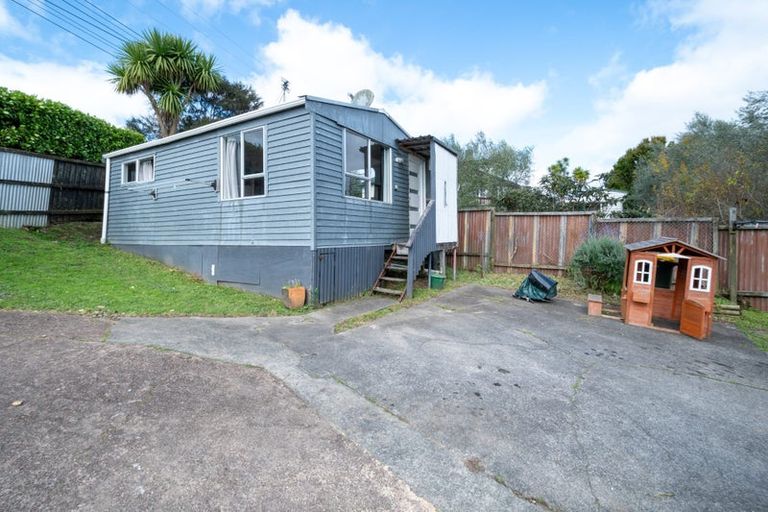 Photo of property in 30 Norcross Avenue, Henderson, Auckland, 0612