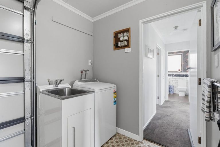 Photo of property in 1 Mary Street, Gore, 9710