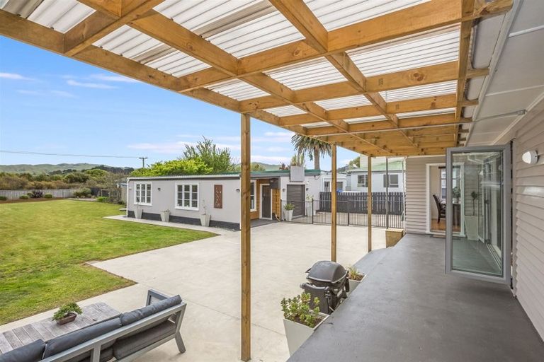 Photo of property in 23 Paekakariki Hill Road, Pauatahanui, Porirua, 5381