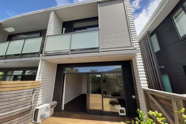 Photo of property in 4/50 Ocean View Road, Northcote, Auckland, 0627