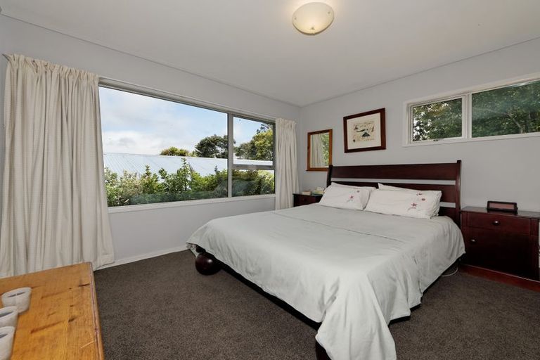 Photo of property in 13 Easter Parade, Glen Eden, Auckland, 0602