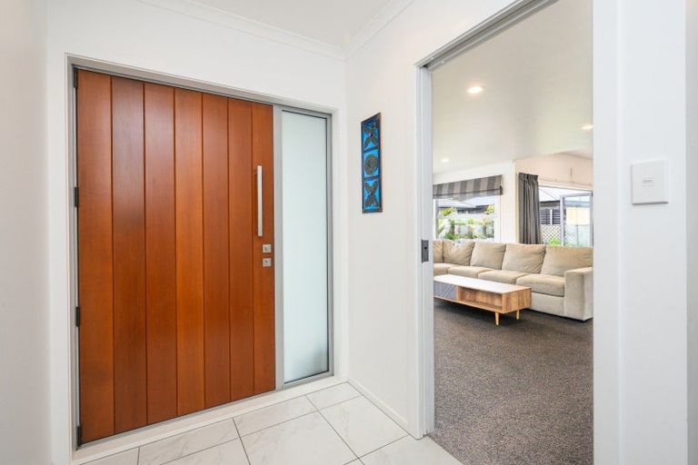 Photo of property in 17 Lorenzo Place, Kelvin Grove, Palmerston North, 4414