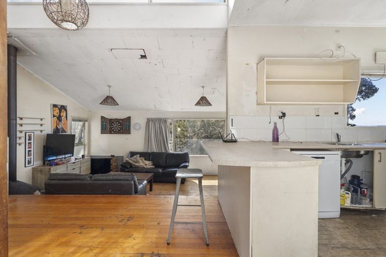 Photo of property in 18 Glenelg Road, Red Beach, 0932