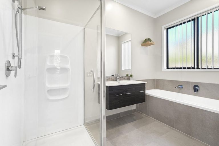 Photo of property in 2 Makaka Lane, Silverdale, 0932