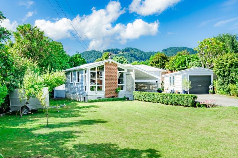 Photo of property in 10 Horomona Road, Paekakariki, 5034