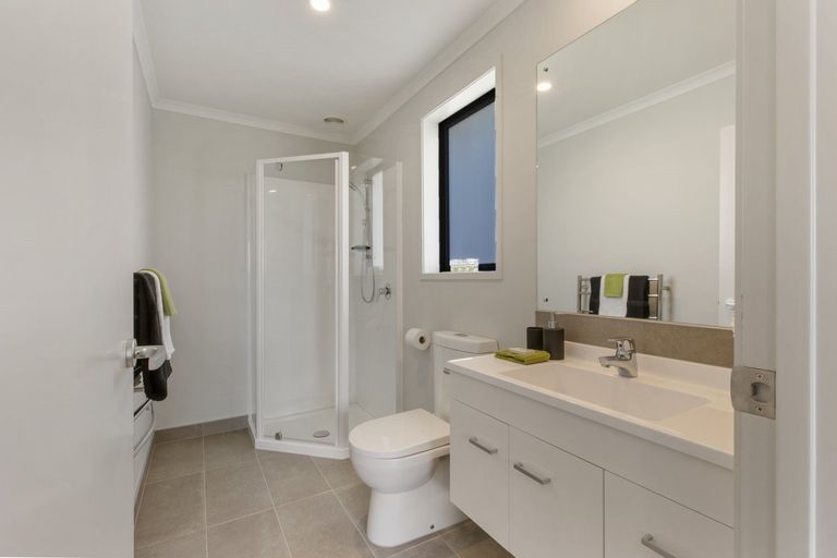 Photo of property in 34 Twin Parks Rise, Papakura, 2110