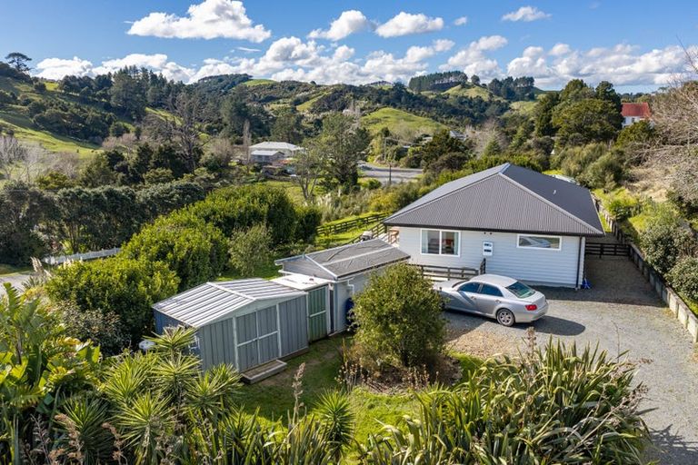 Photo of property in 3241 Paparoa-oakleigh Road, Paparoa, 0571