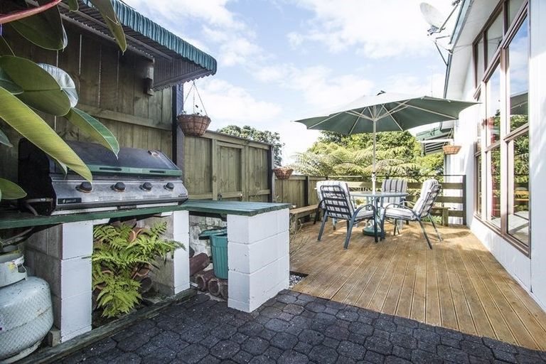 Photo of property in 13 Reynolds Place, Torbay, Auckland, 0630