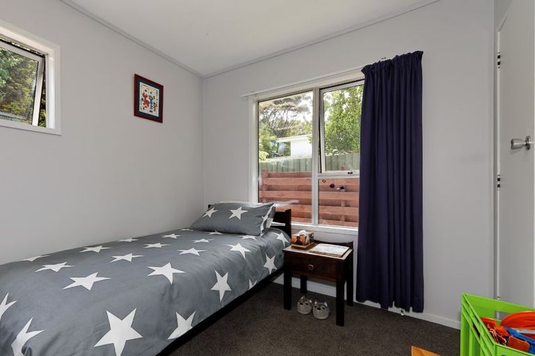 Photo of property in 13 Easter Parade, Glen Eden, Auckland, 0602