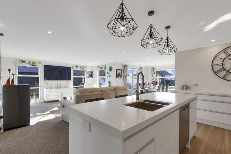 Photo of property in 12 Lewis Close, Rangiora, 7400