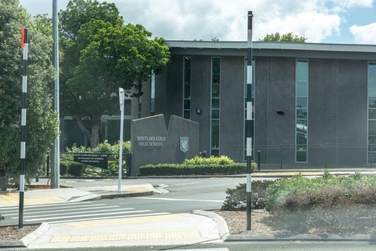 Photo of property in 1/22 Margaret Place, Milford, Auckland, 0620