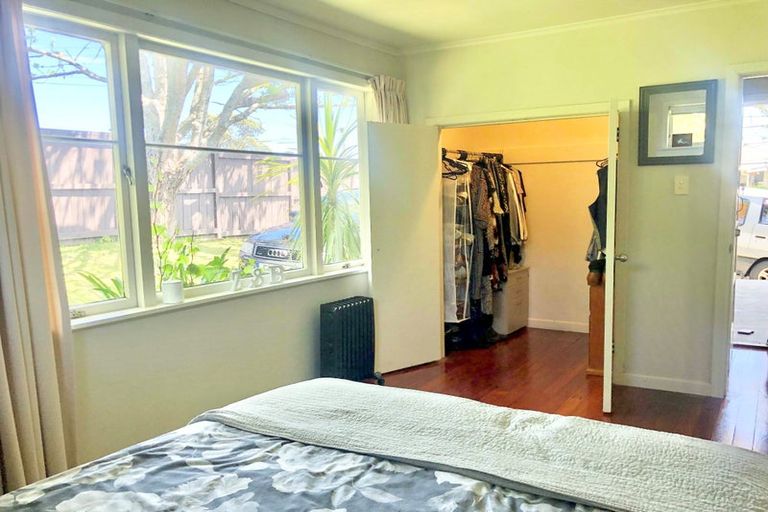 Photo of property in 5 Duncan Avenue, Te Atatu South, Auckland, 0610