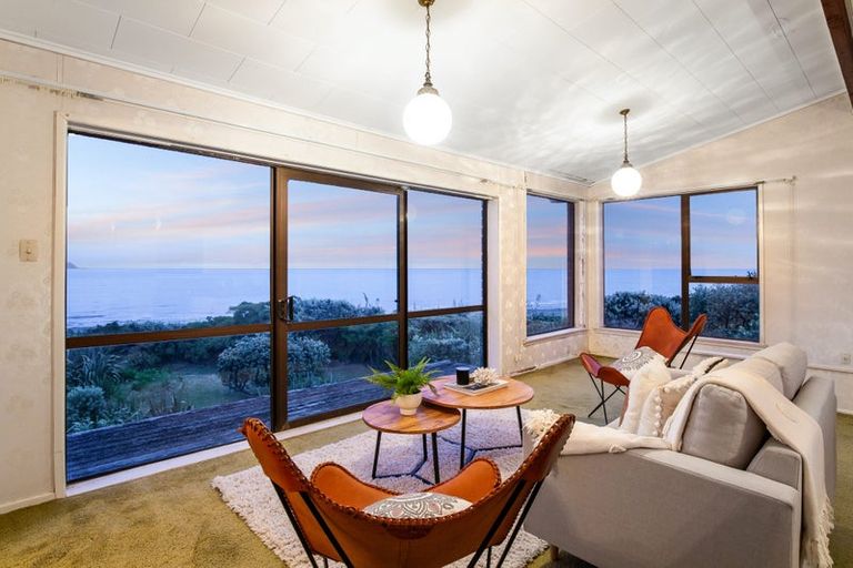 Photo of property in 71 Field Way, Waikanae Beach, Waikanae, 5036