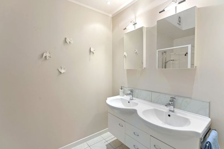 Photo of property in 9a Karaka Grove, Waikanae, 5036