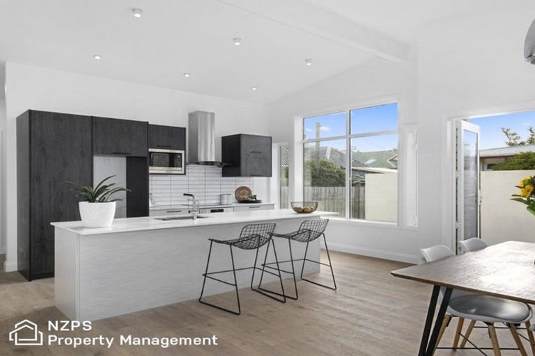 Photo of property in 5 West Avenue, Saint Clair, Dunedin, 9012